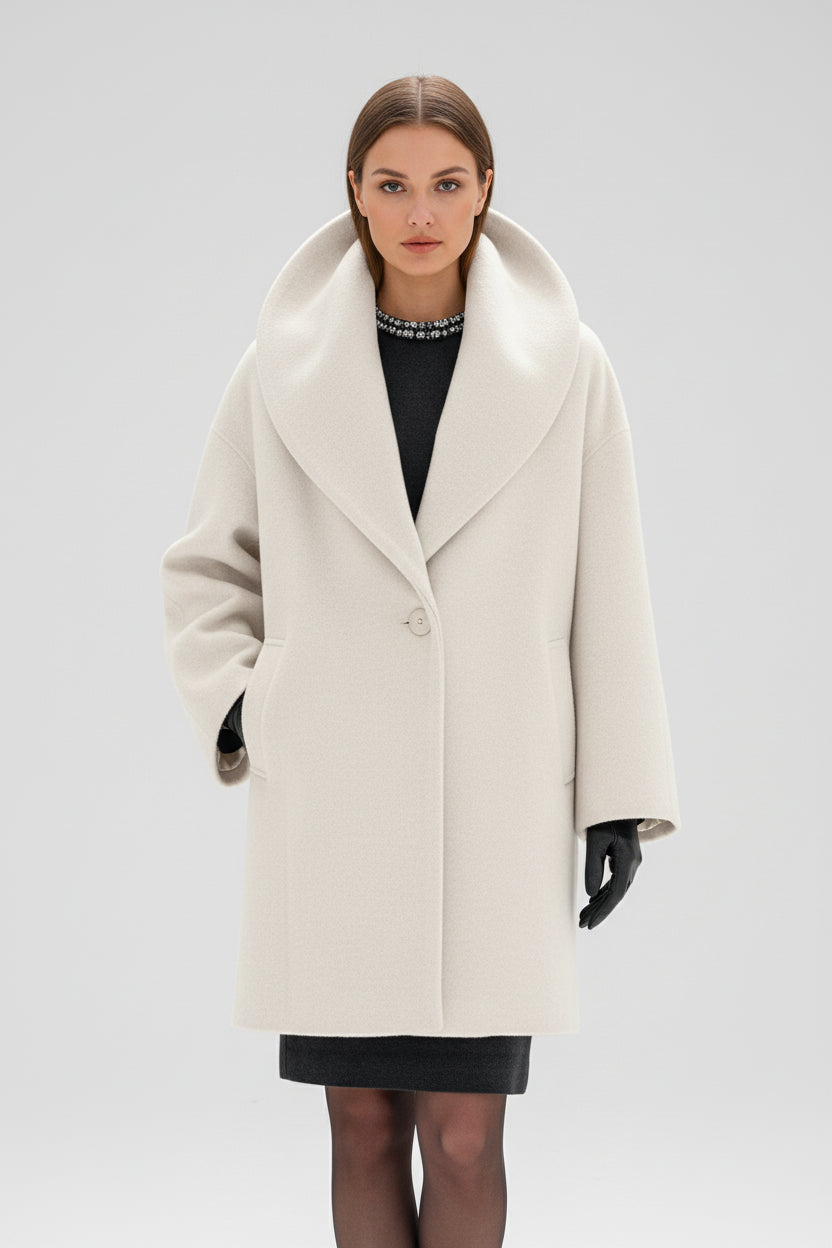 Women’s relaxed knit coat in white